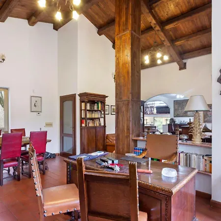 Splendid In Olgiata With Private Swimming Pool וילה