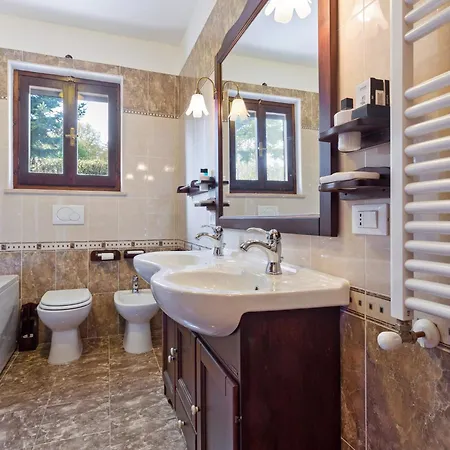 Splendid In Olgiata With Private Swimming Pool וילה