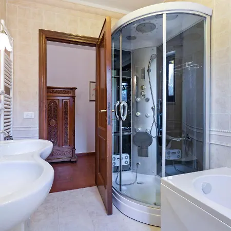 Splendid In Olgiata With Private Swimming Pool וילה